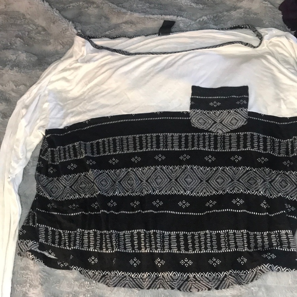Long sleeve black and white shirt